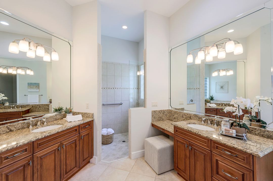 5773 Hammock Isles Dr, Naples, FL 34119