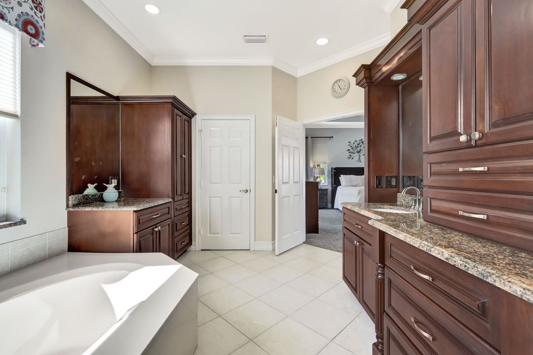 12527 Wildcat Cove Cir, Estero, FL 33928