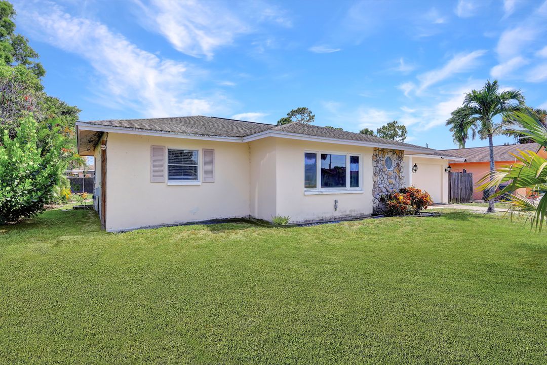 3950 Mohawk Pl, Naples, FL 34112