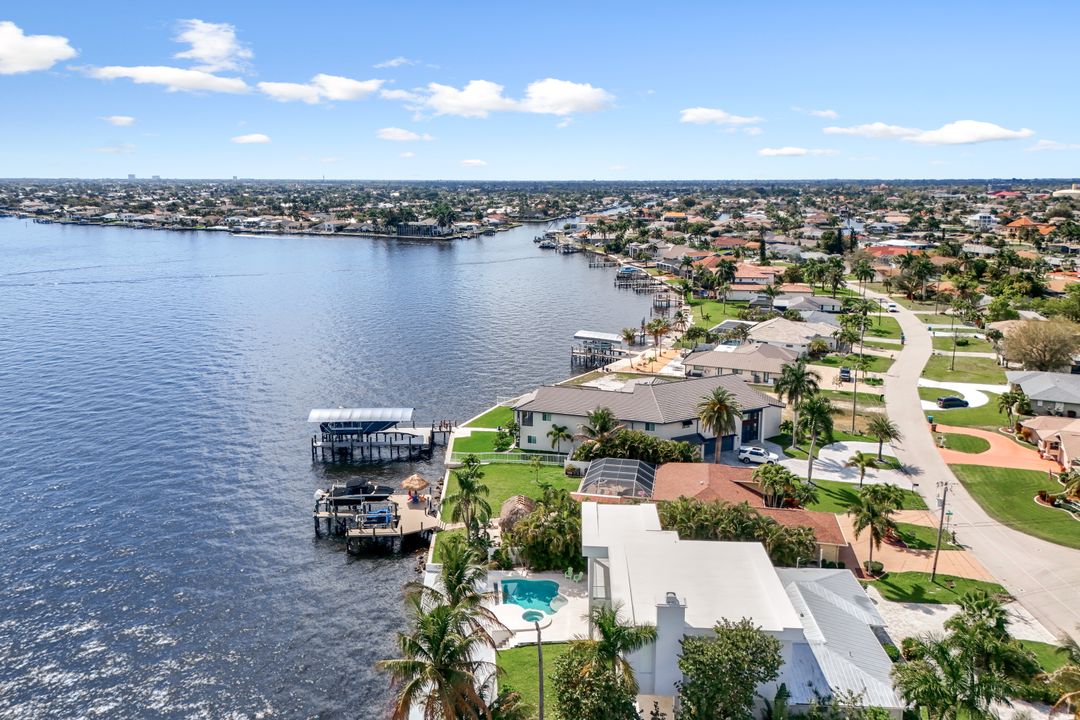 2302 SE 28th St, Cape Coral, FL 33904