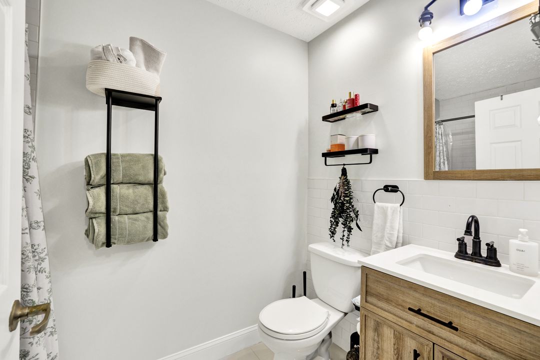 534 Leawood Cir, Naples, FL 34104