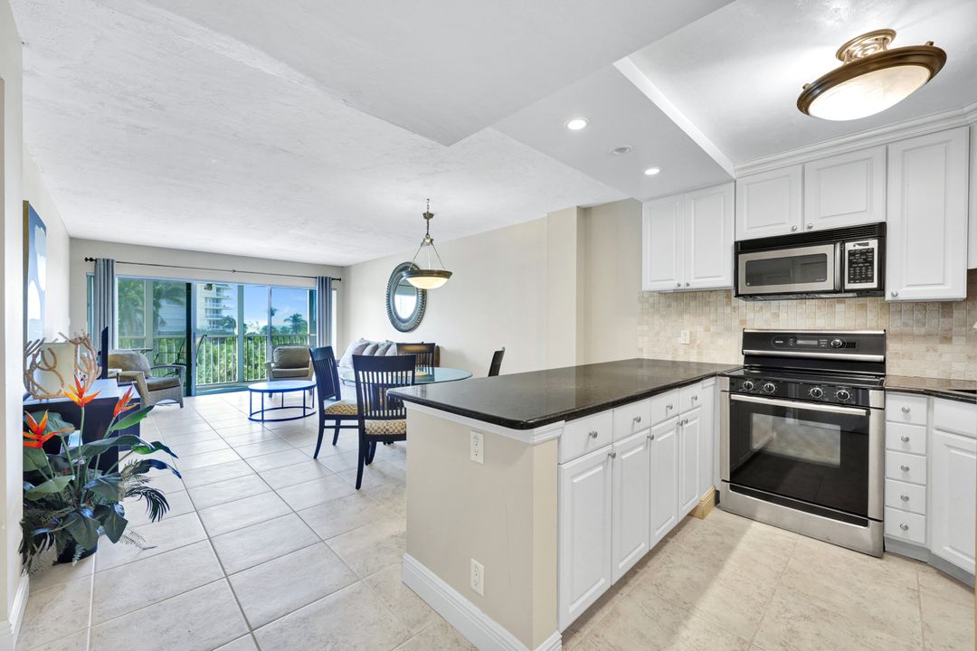 1 Bluebill Ave #409, Naples, FL 34108