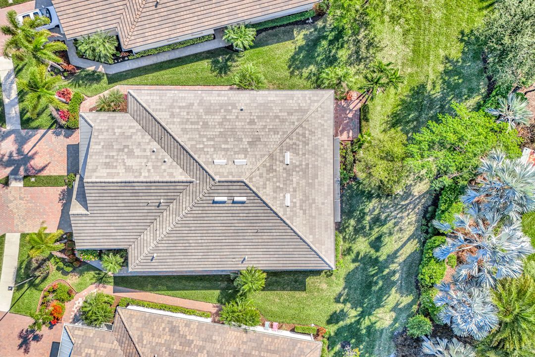 14863 Edgewater Cir, Naples, FL 34114