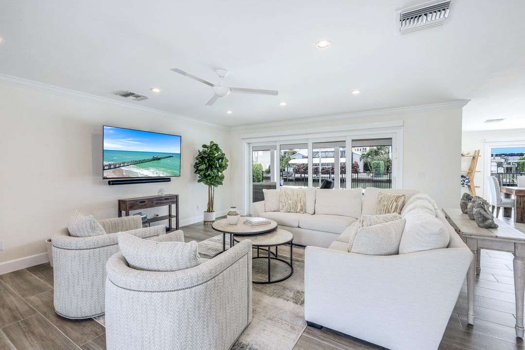 417 Lagoon Ave, Naples, FL 34108