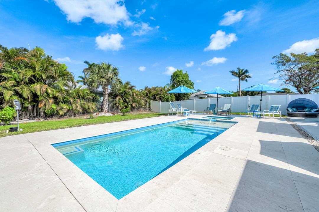 10095 7th St N #3, Naples, FL 34108