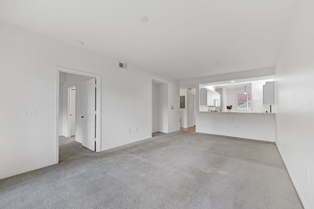 432 Valerie Way #102, Naples, FL 34104