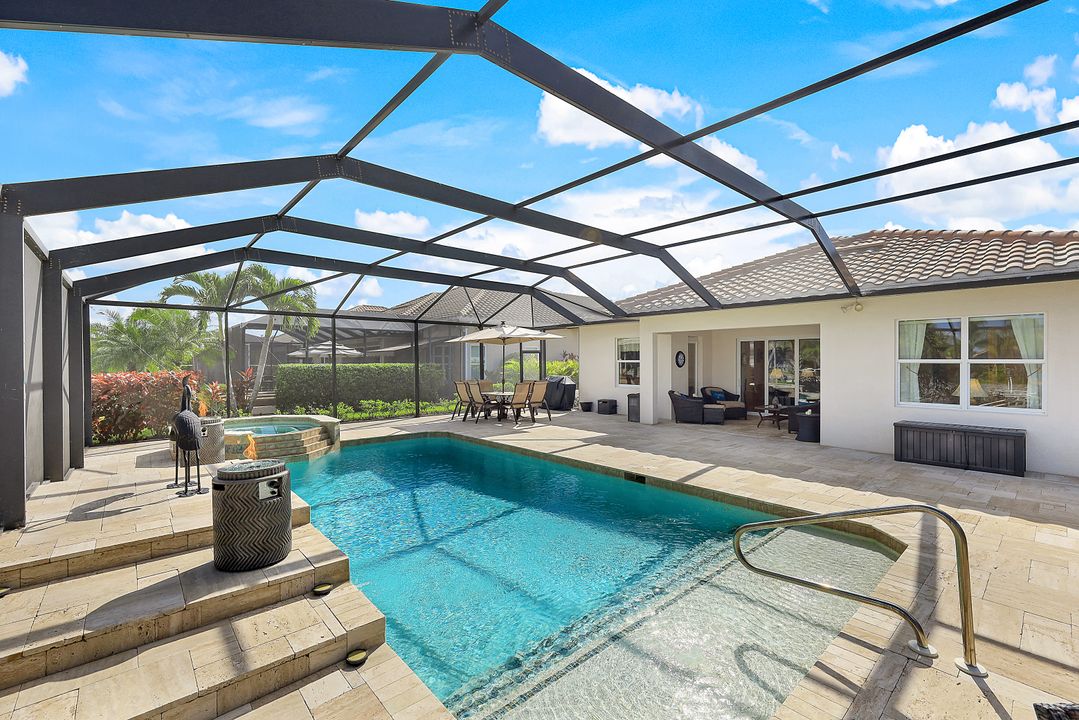 9103 Graphite Cir, Naples, FL 34120