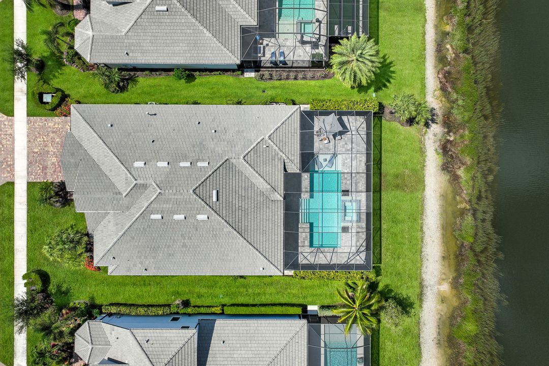 9577 Everglades Dr, Naples, FL 34120