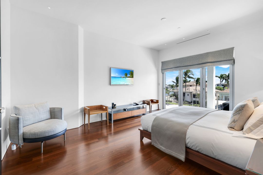 260 Channel Dr, Naples, FL 34108