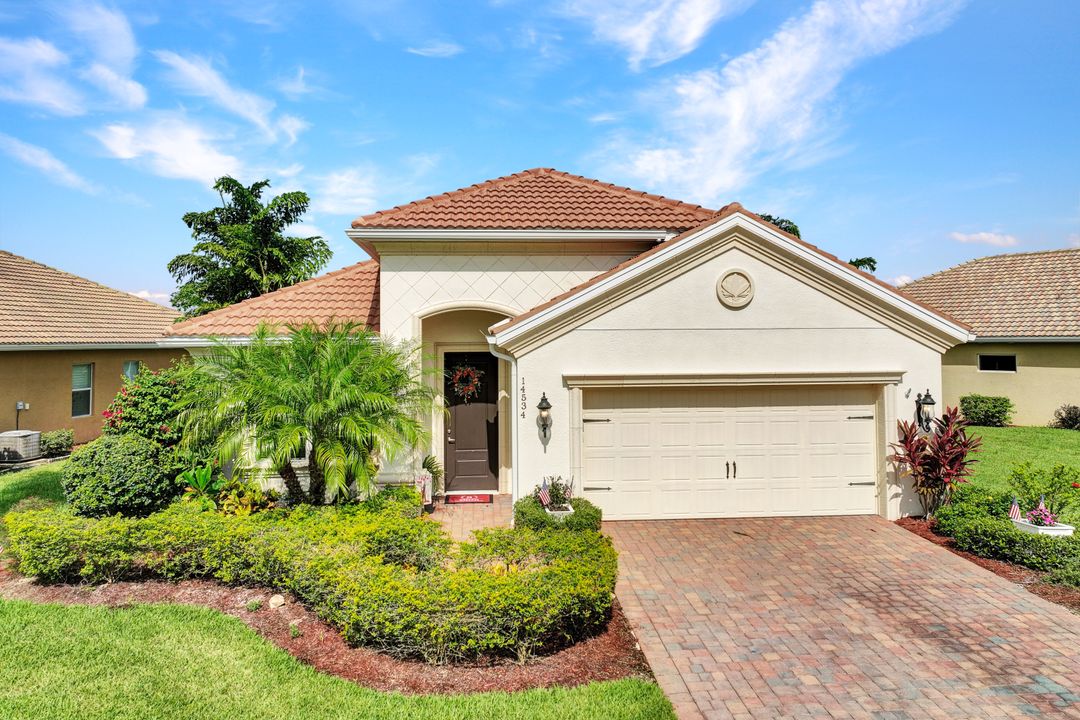14534 Manchester Dr, Naples, FL 34114