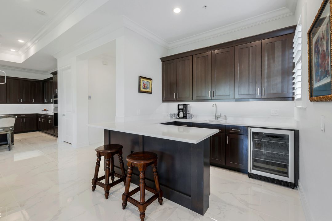 2488 Breakwater Wy #13-201, Naples, FL 34112