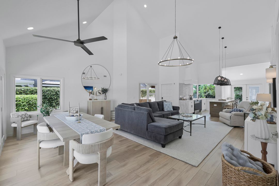 651 Bridge Way Ln #1, Naples, FL 34108