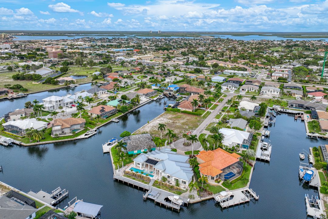 1001 Admiralty Ct, Marco Island, FL 34145