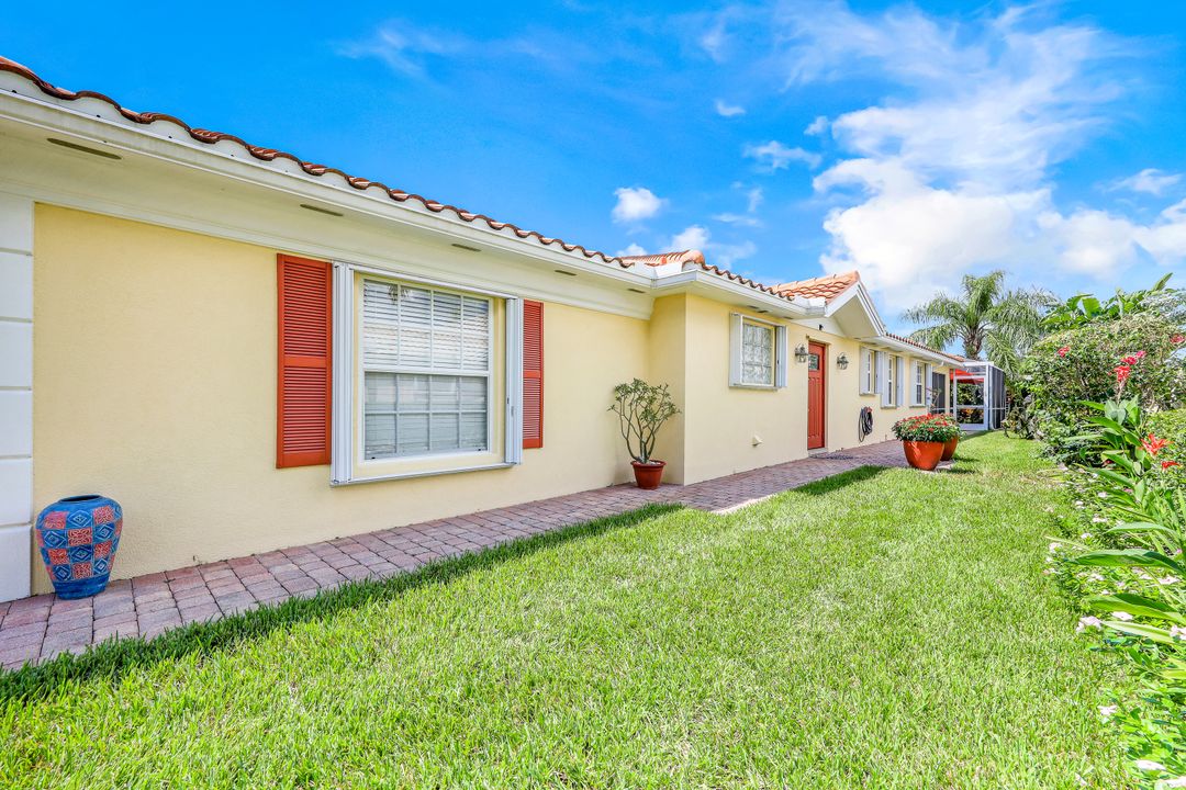 4823 Lasqueti Way, Naples, FL 34119