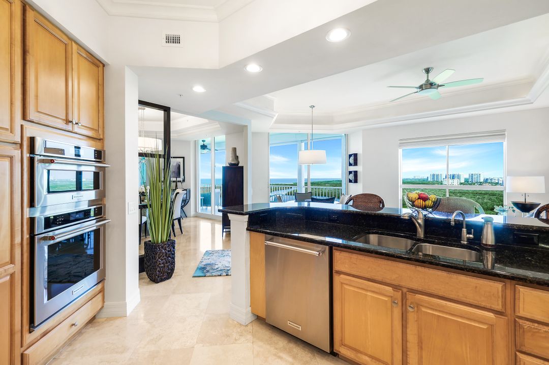 295 Grande Way #1505, Naples, FL 34110