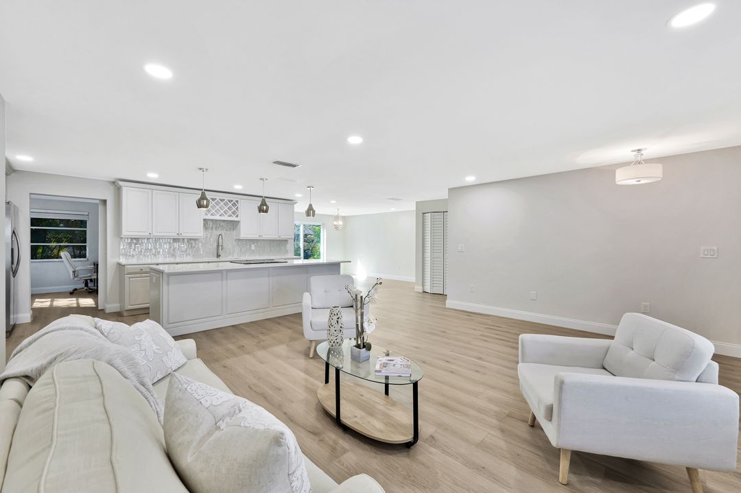 105 Blue Ridge Dr, Naples, FL 34112