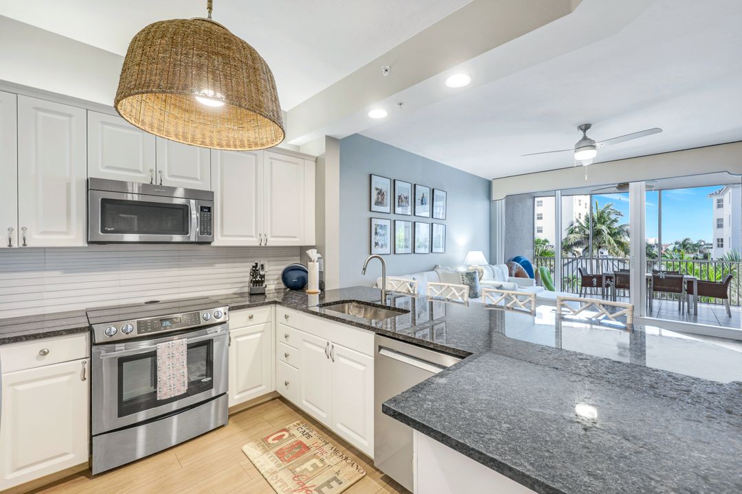 470 Launch Cir #403, Naples, FL 34108