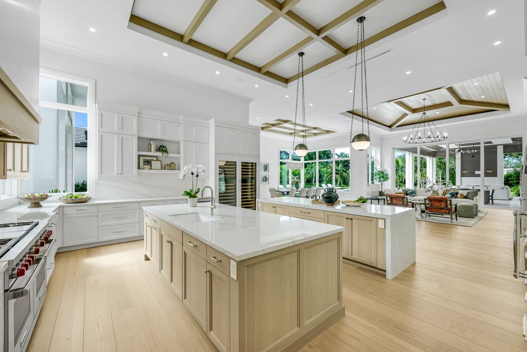 208 Hickory Rd, Naples, FL 34108