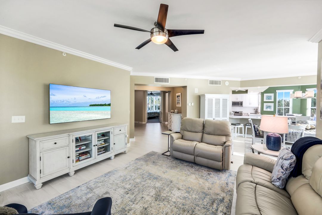 300 Dunes Blvd #201, Naples, FL 34110