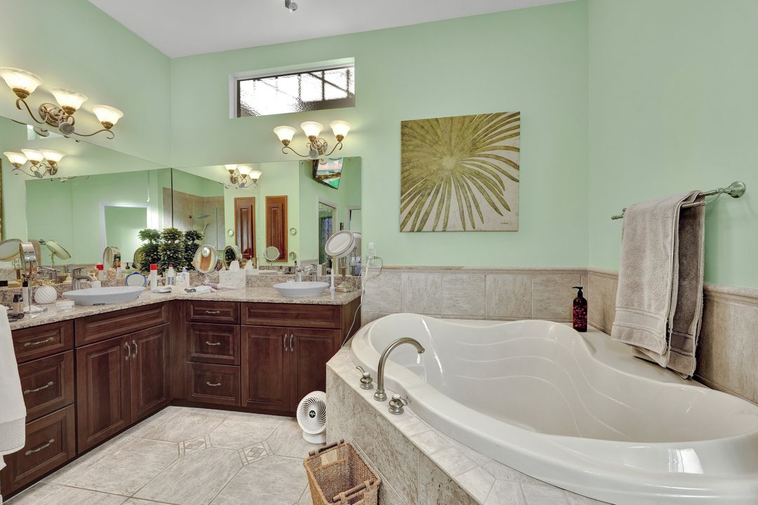 907 SW 51st Terrace, Cape Coral, FL 33914