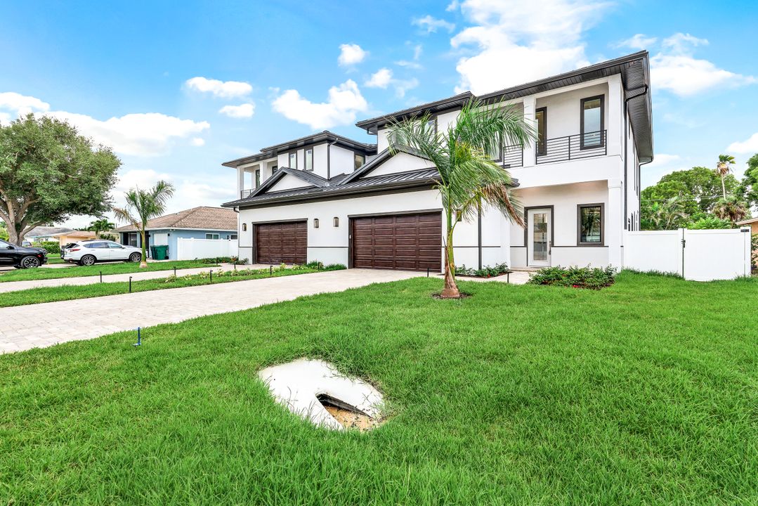 524 103rd Ave N, Naples, FL 34108