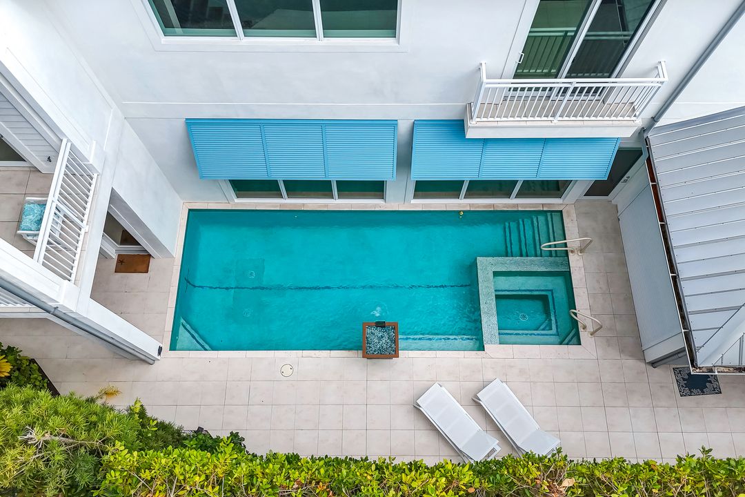 242 2nd Ave S, Naples, FL 34102