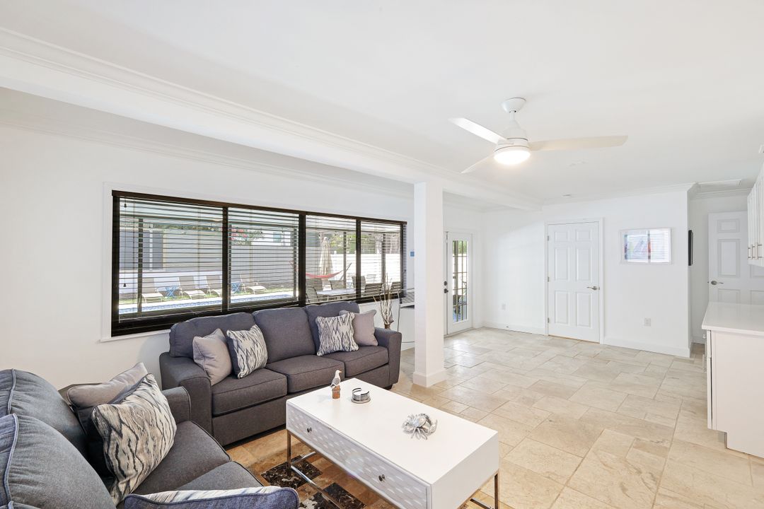 522 94th Ave N, Naples, FL 34108