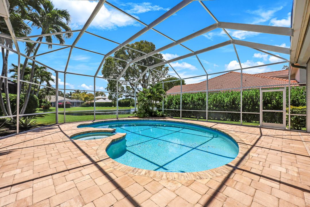 7998 Beaumont Ct, Naples, FL 34109