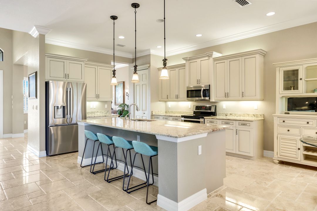 3917 Glacier Ct, Naples, FL 34119