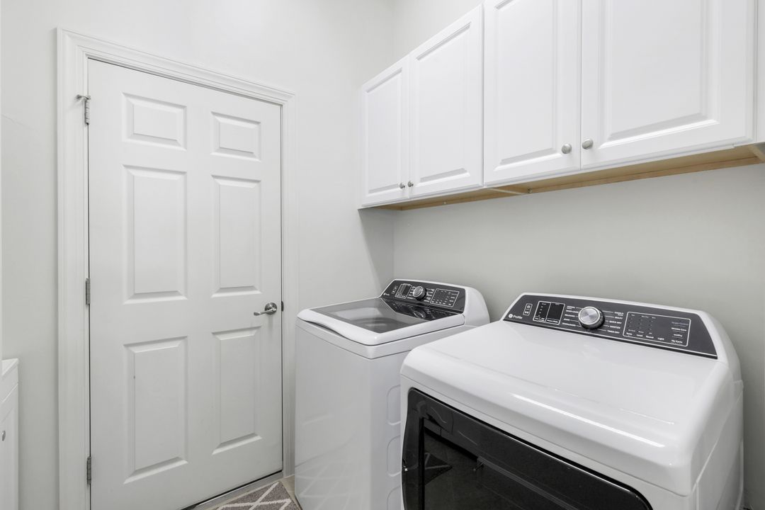 9578 Coquina Cir, Naples, FL 34120