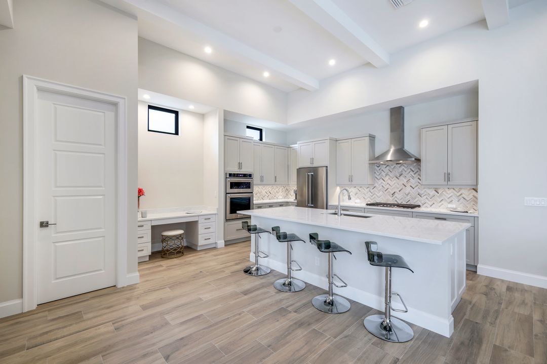 16724 Enclave Cir, Naples, FL 34110