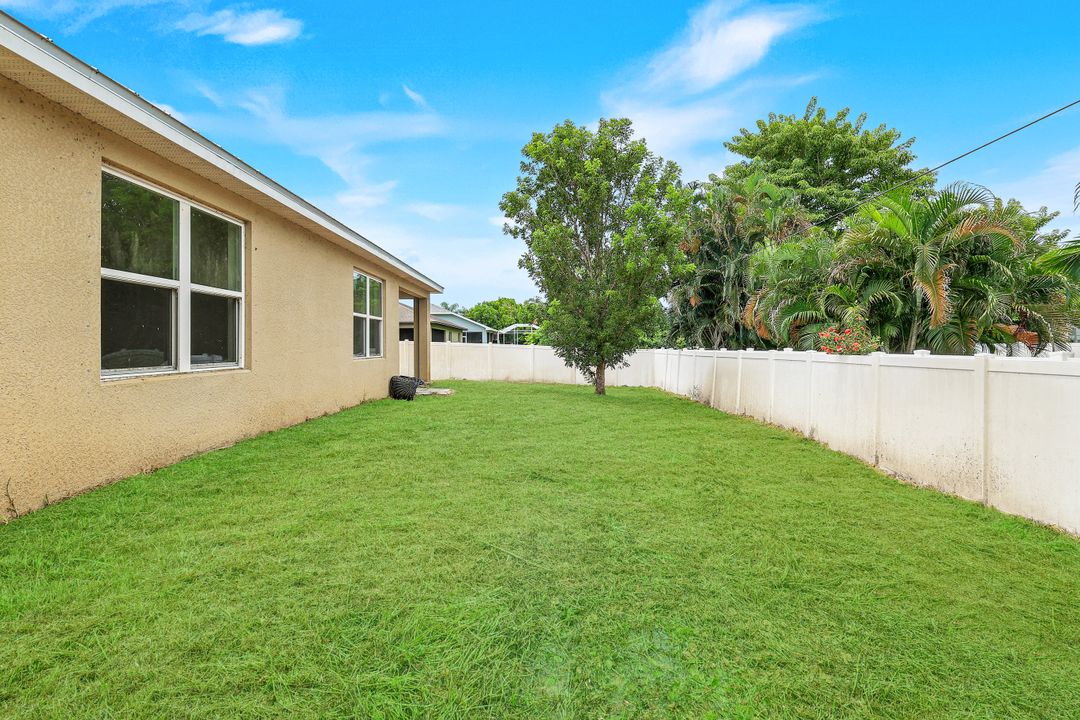8117 Sandpiper Rd, Fort Myers, FL 33967
