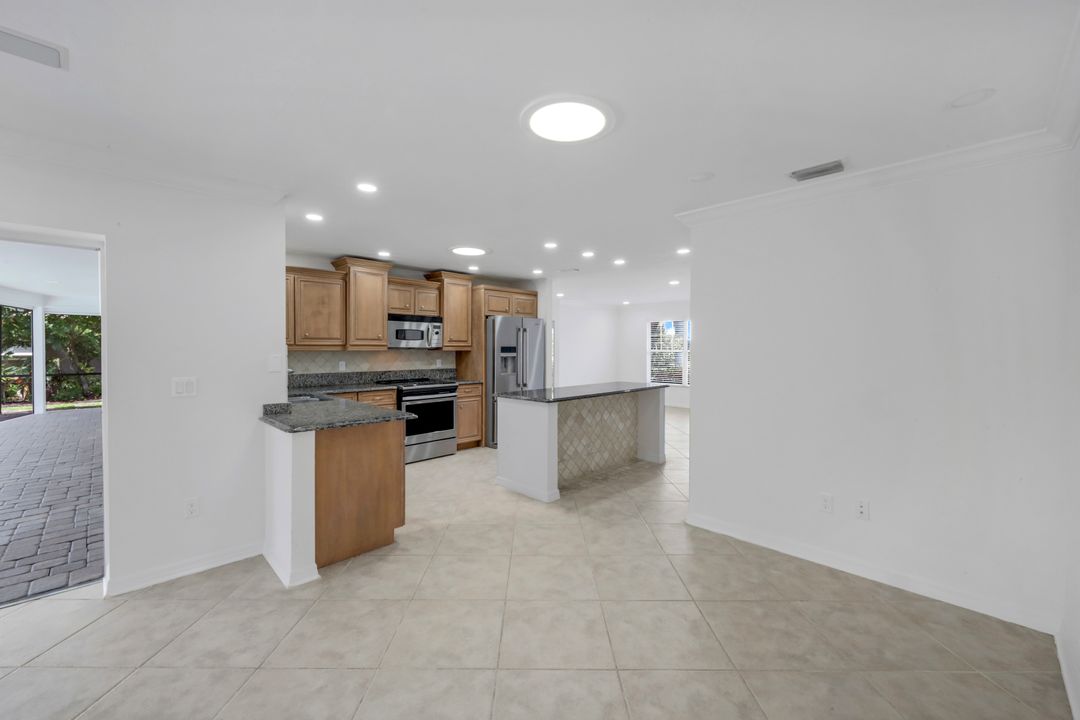 750 Southern Pines Dr, Naples, FL 34103