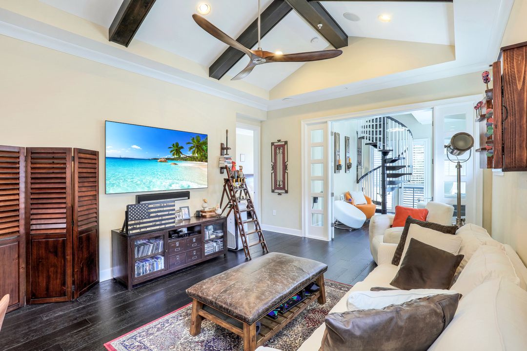 6577 Dominica Dr, Naples, FL 34113