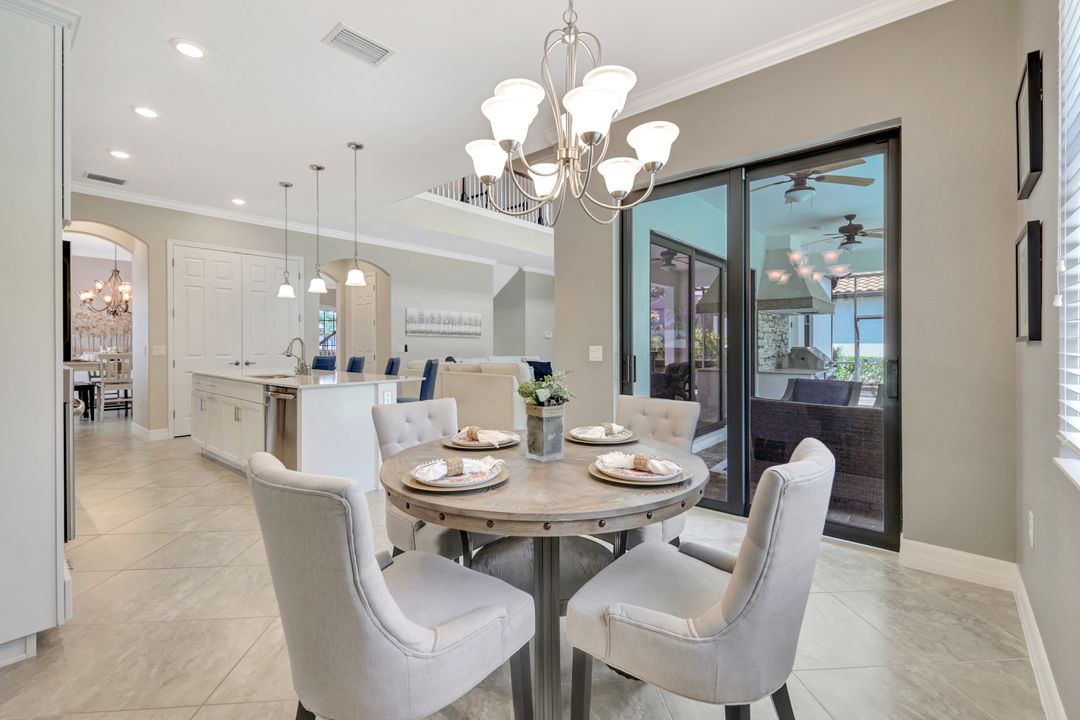 2102 Antigua Ln, Naples, FL 34120