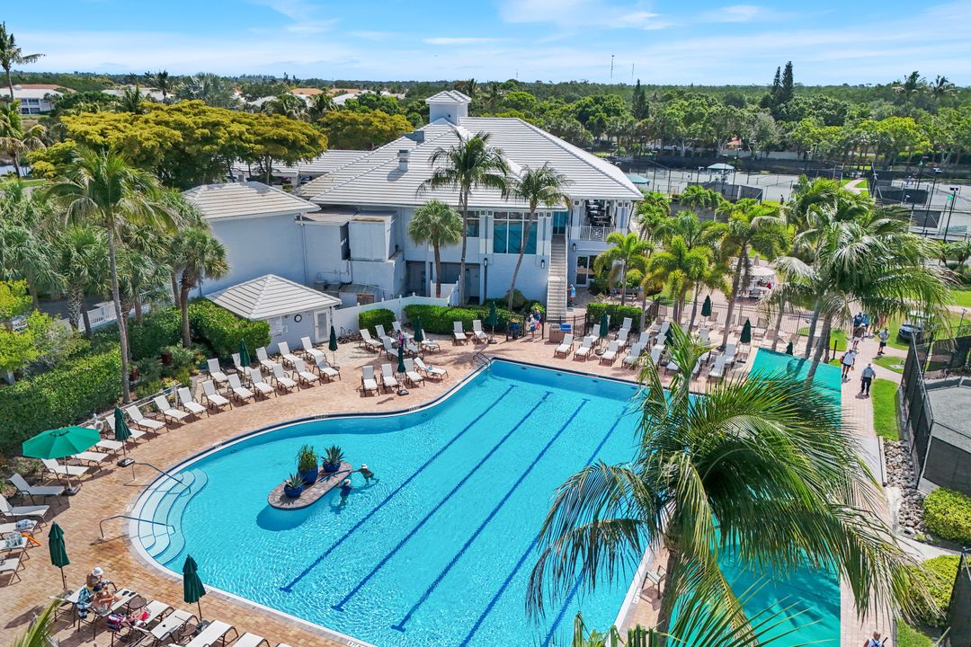 15040 Sterling Oaks Dr, Naples, FL 34110