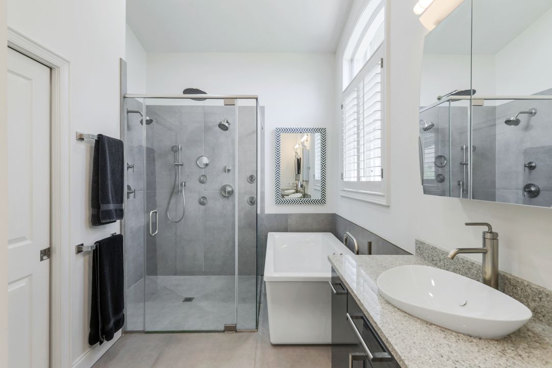 9245 The Ln, Naples, FL 34109