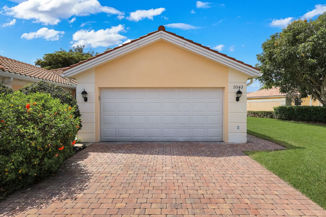 3343 Cayman Ln, Naples, FL 34119