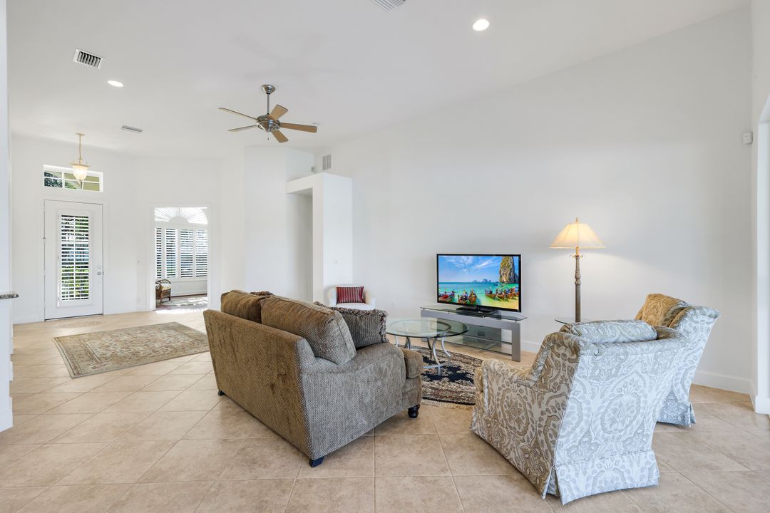 8737 Mustang Island Cir, Naples, FL 34113