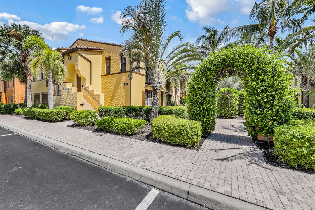 9082 Albion Ln S #6702, Naples, FL 34113