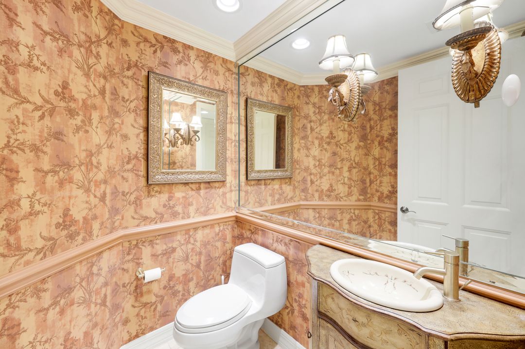 295 Grande Way #104, Naples, FL 34110