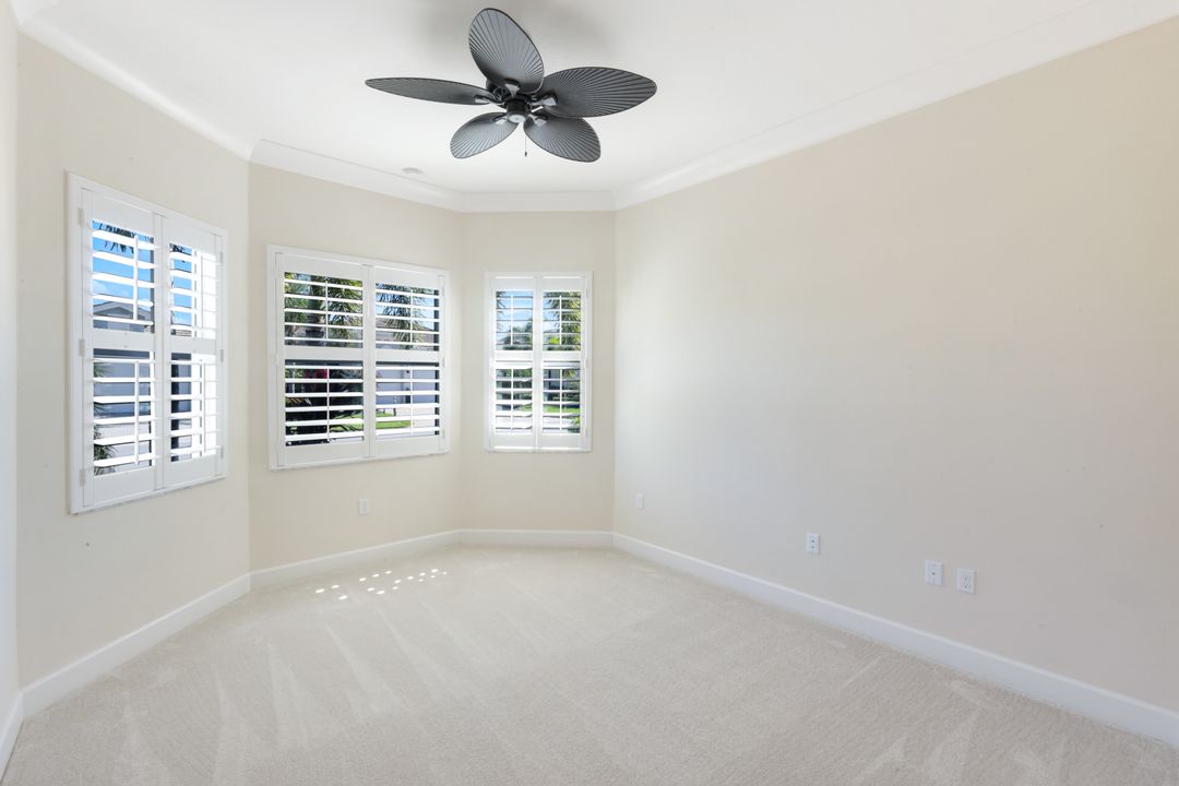 28564 Twain Dr, Bonita Springs, FL 34135