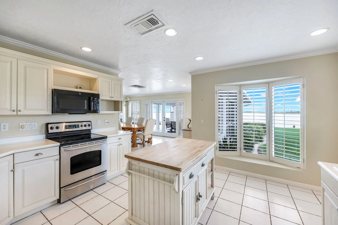 1268 Laurel Ct, Marco Island, FL 34145