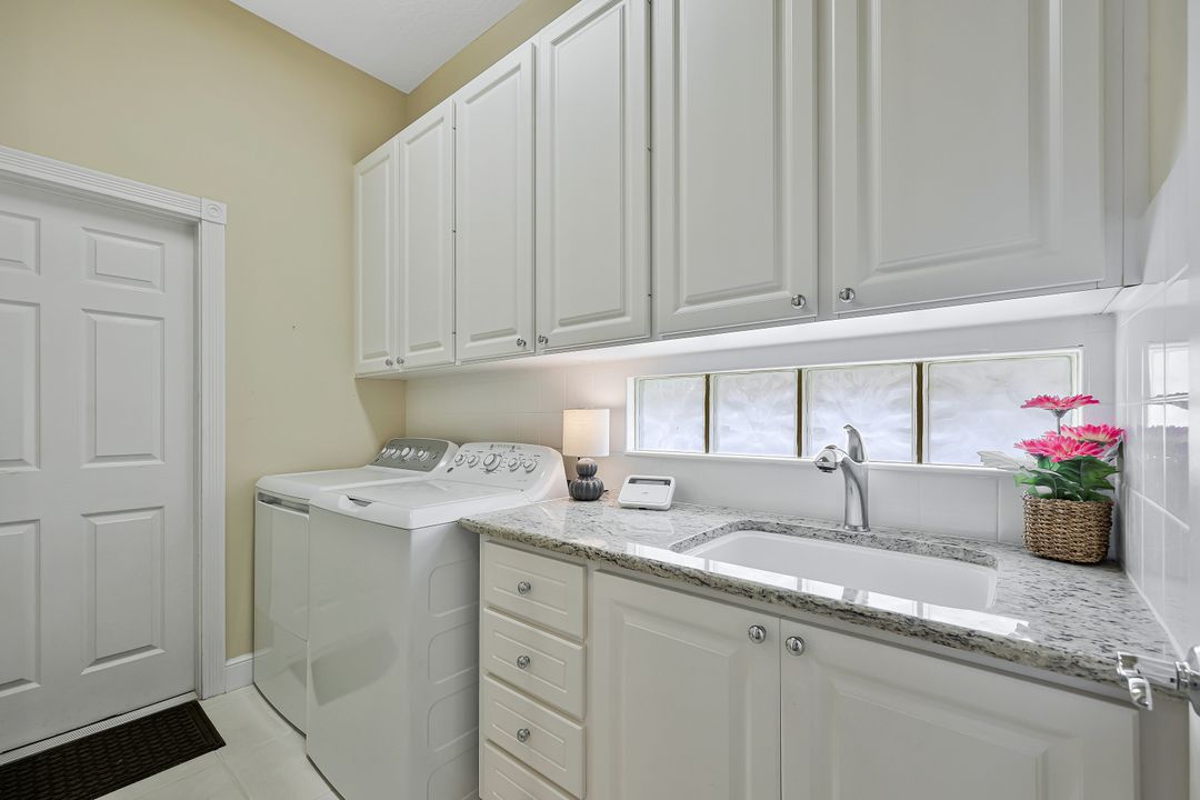 3964 Upolo Ln, Naples, FL 34119