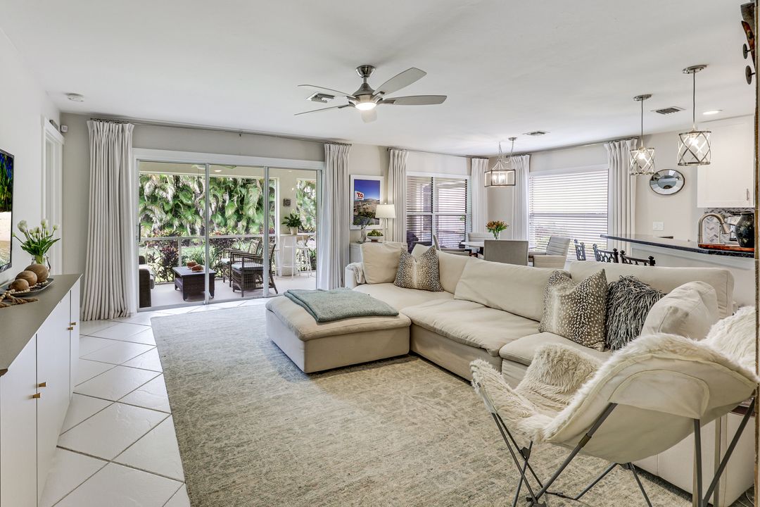 156 Stanhope Cir, Naples, FL 34104