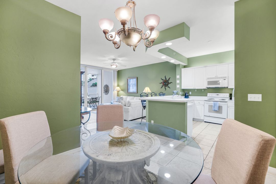 460 Launch Cir #202, Naples, FL 34108