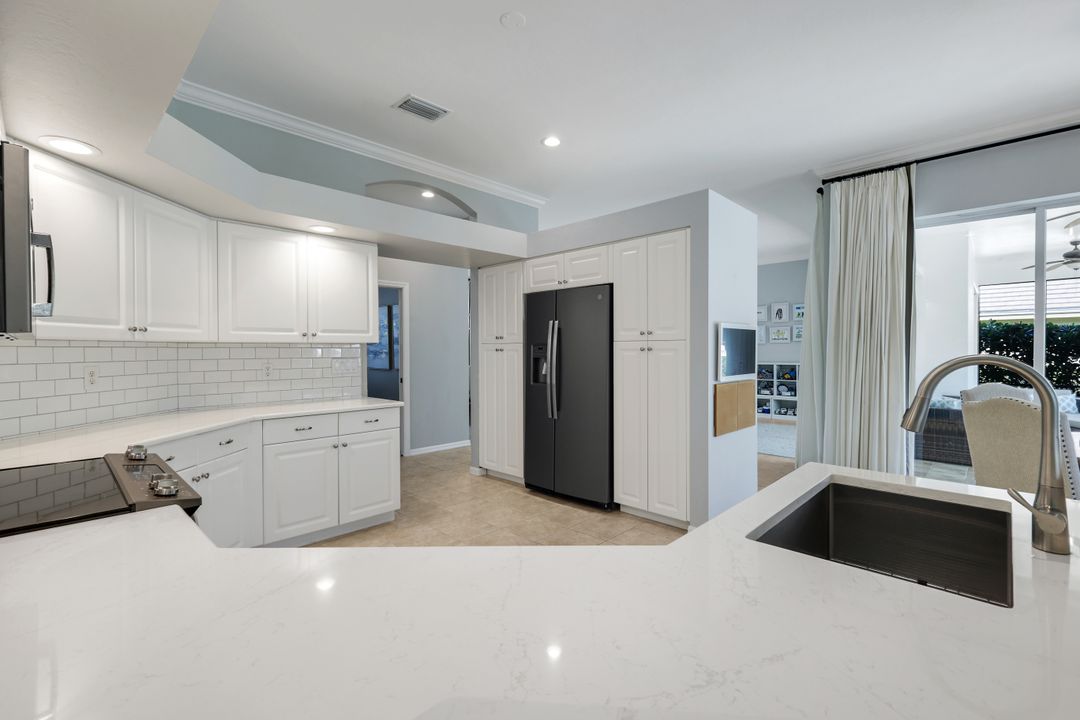 8748 S Lake Cir, Fort Myers, FL 33908