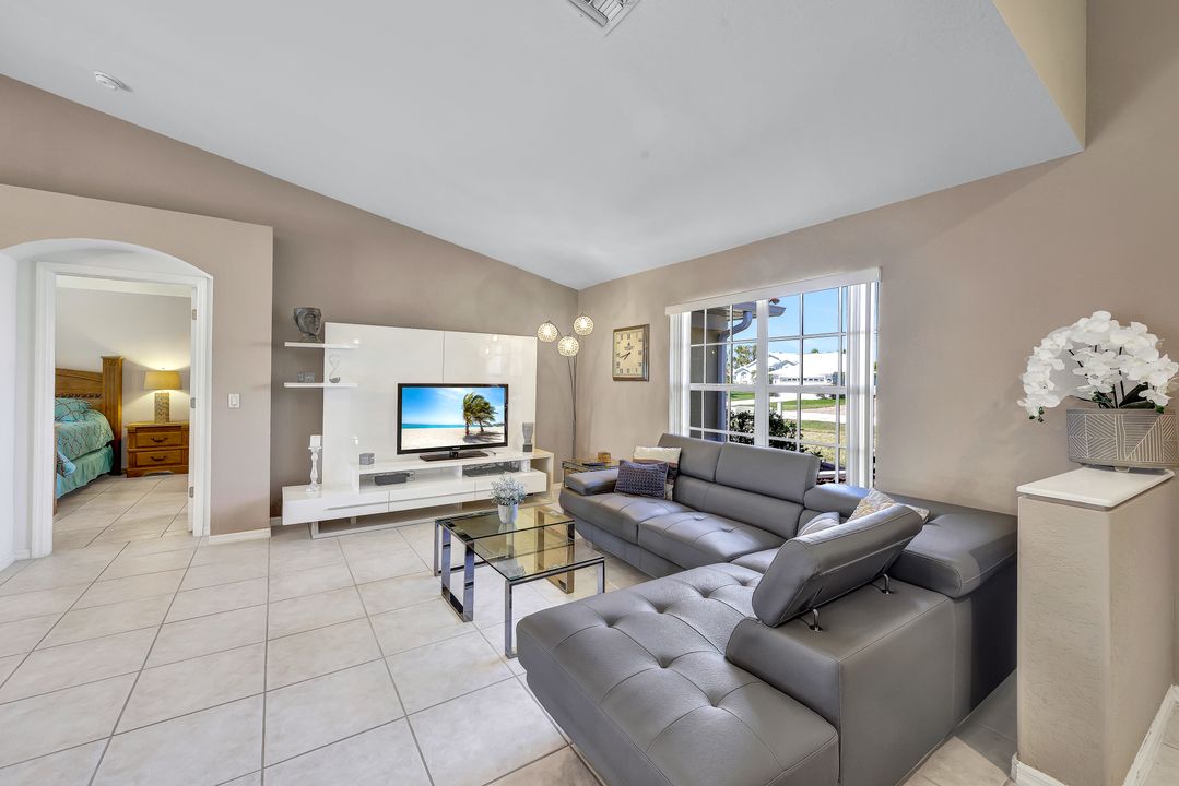 1046 SW 57th St, Cape Coral, FL 33914