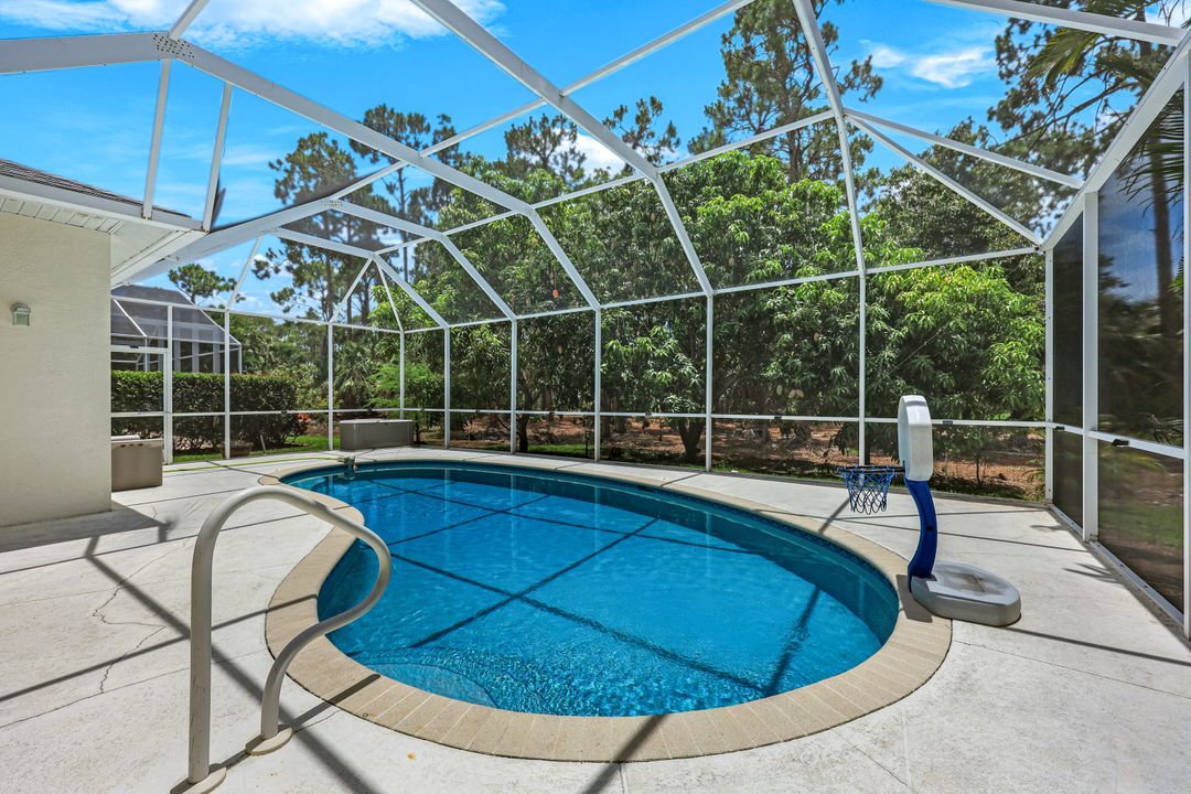 697 Crossfield Cir, Naples, FL 34104