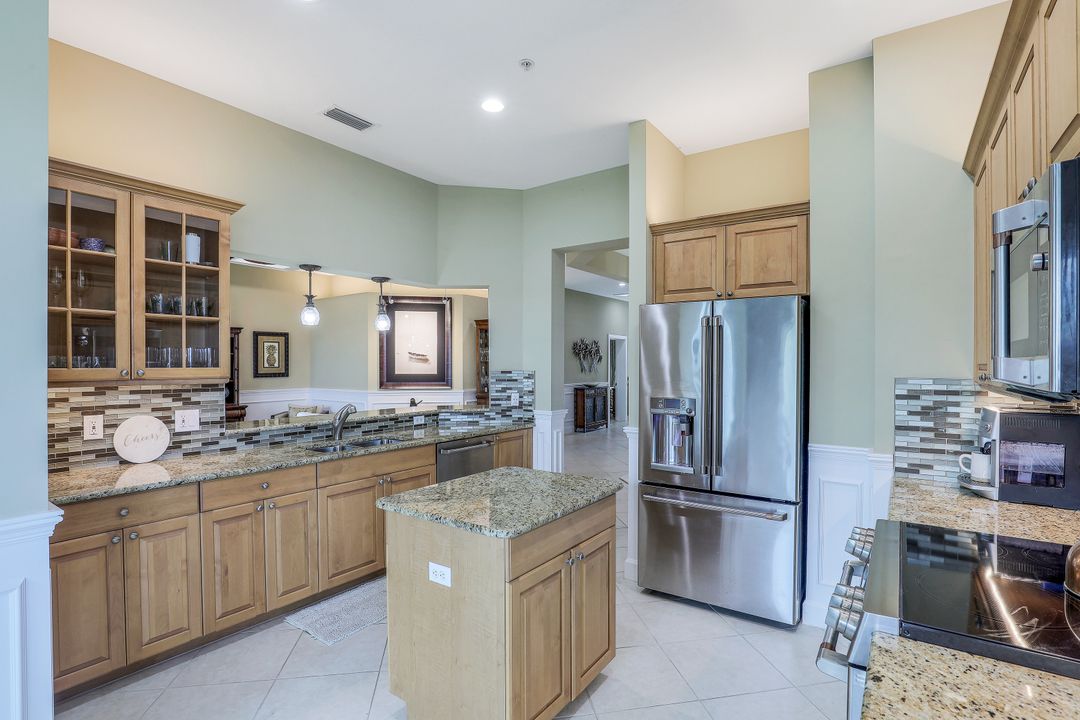 9204 Quartz Ln #201, Naples, FL 34120